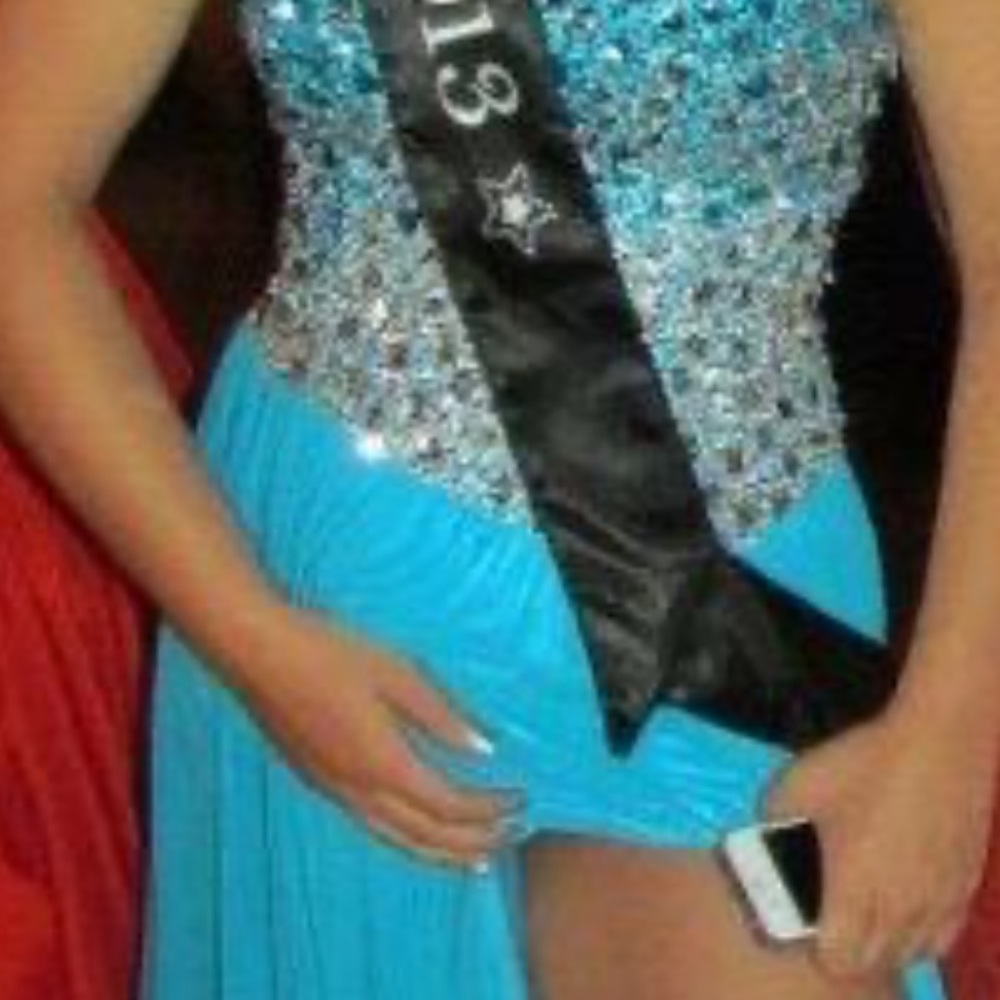 Dress - Picture 3 of 3